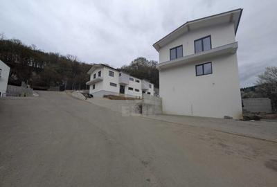 Duplex 120mp utili in zona linistita, cartier de case, Floresti - 1