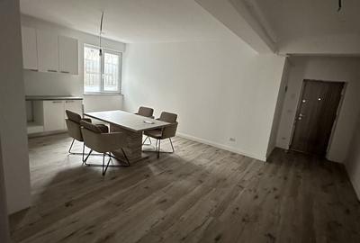 Apartament cu 3 camere decomandat în Central - 3