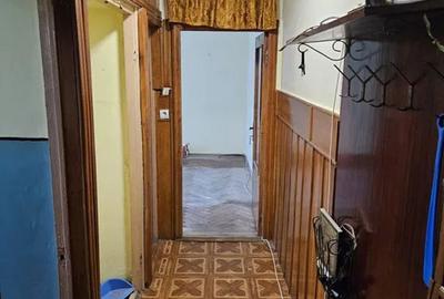 Apartament cu 3 camere în Km 4 - 2