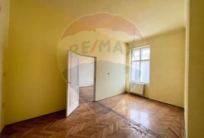 Apartament cu 2 camere semidecomandat în Calea Dumbrăvii