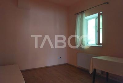 Apartament la casa 2 camere 52 mp si gradina 60 mp Central Cisnadie - 11