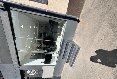 Spațiu comercial, de 28 mp, în Central - 3