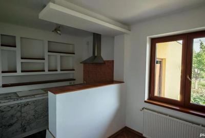 Casă cu 5 camere în Central