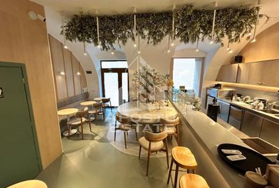 Spațiu comercial, de 50 mp, în P-ța Unirii - 1