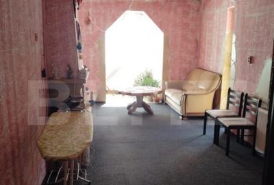 COMISION 0!Casa cu 2 apartamente, 210 mp, 1350 mp teren, in - 8