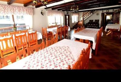 Apartament cu 7 camere în Fundata - 4