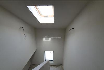 Casă cu 7 camere cu Teren 450 Mp în Moara - 2