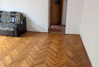 Apartament cu 3 camere semidecomandat în Central - 2