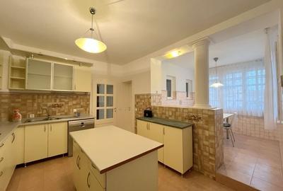 Apartament deosebit pe două nivele, într-o vilă elegantă - 32