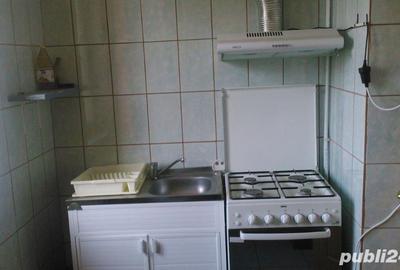 Casă cu 7 camere cu Teren 3700 Mp în Polizești - 3