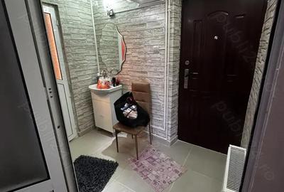 Apartament cu 3 camere decomandat în Găești - 1