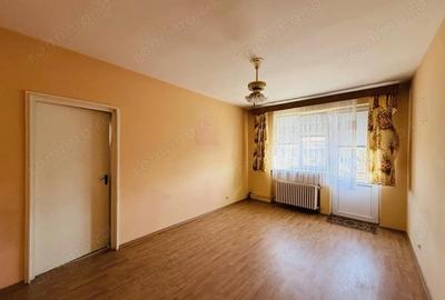 Apartament cu 3 camere semidecomandat în Rogerius - 2