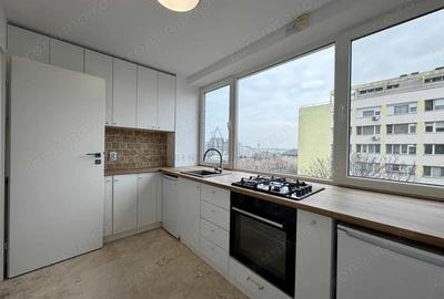 Apartament cu 3 camere semidecomandat, mobilat în Central