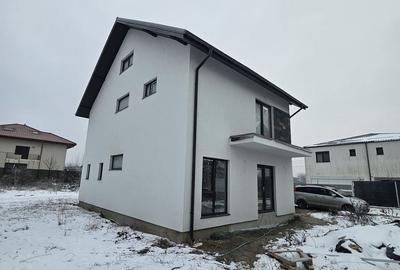 Vilă nouă de vânzare în Otopeni – construcție 2024 - 26