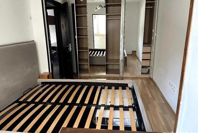 Apartament cu 3 camere semidecomandat în Aradului