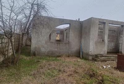 Casă cu Teren 451 Mp în Central - 3