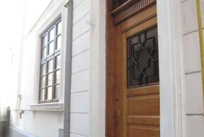 Piata Unirii - Calea Calarasilor - Mantuleasa parter de vila elegant si curte - 2