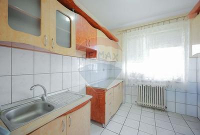 Apartament cu 3 camere de vanzare, zona Rogerius - 24