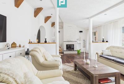 Apartament cu 5 camere decomandat, mobilat în Ultracentral