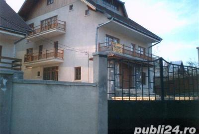 Casă cu 8 camere cu Teren 2500 Mp în Cornu - 1