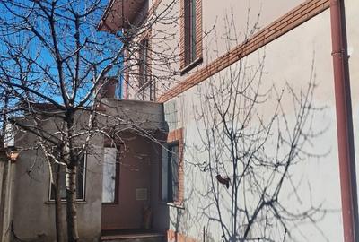 Casă cu 4 camere în Ceardac