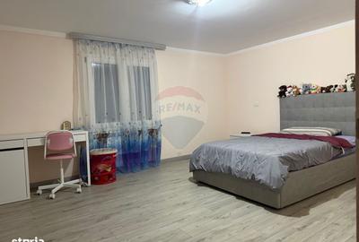 Casă cu 5 camere cu Teren 582 Mp în Săucești - 3