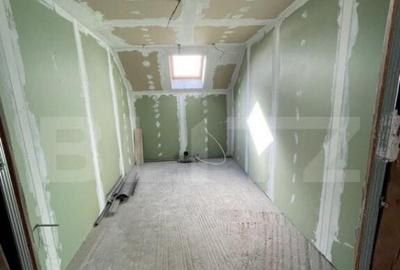 Apartament cu destinatii multiple, semifinisat, 227 mp, zona - 4