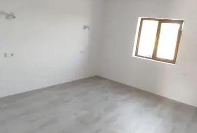 Casă cu Teren 1280 Mp în Ghercești