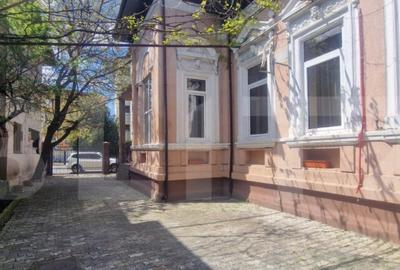 Casa locuibila 4 camere, suprafata utila 250mp, teren util 3 - 4