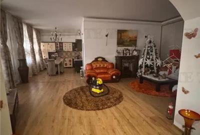 Apartament cu 3 camere decomandat în Central - 2