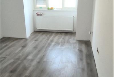 Apartament cu 2 camere decomandat în Micro 20 - 10