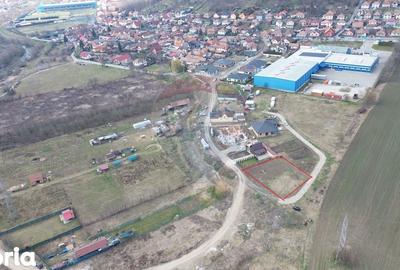 Teren de 696 mp, în Central - 4