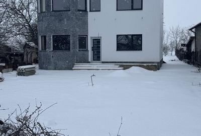 Casă cu 4 camere în Dumbrava - 1