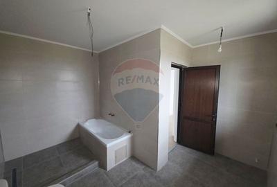 Casă individuală cu 4 camere cu Teren 6110 Mp în Girov - 16