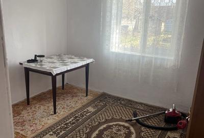 Casă cu 2 camere decomandat în Găești - 2