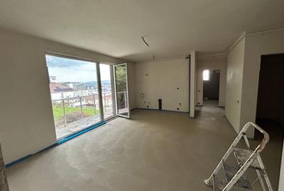 Apartament cu 3 camere semidecomandat în Florești - 1