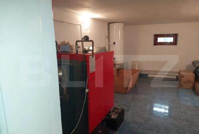 Casă cu 7 camere cu Teren 2000 Mp în Central - 7