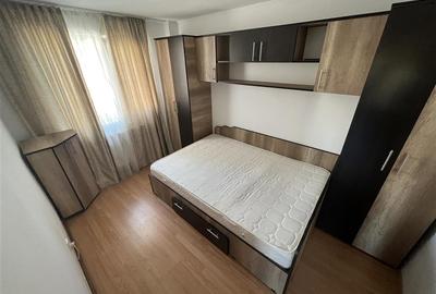 Apartament cu 3 camere decomandat, mobilat în Sud