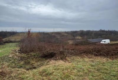 Teren de 5000 mp, în Mocira - 1