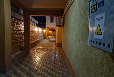 Casă cu 4 camere cu Teren 400 Mp în Central - 8