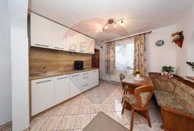 Casă cu 8 camere cu Teren 720 Mp în Central - 18