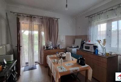 Casa parter si mansarda zona Unirii- Dara cu teren - 3