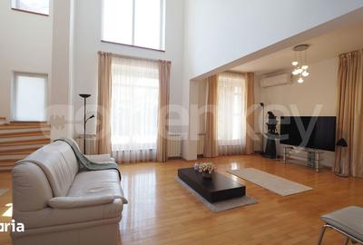 Casă cu 6 camere cu Teren 600 Mp în Central - 1