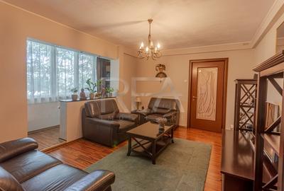 Apartament cu 3 camere semidecomandat, mobilat în Alexandru Obregia