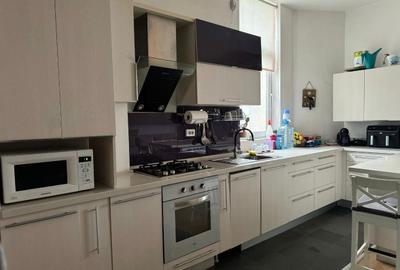 Apartament 3 camere decomandat .situat intr o zona excelenta din Sector 3 - 16