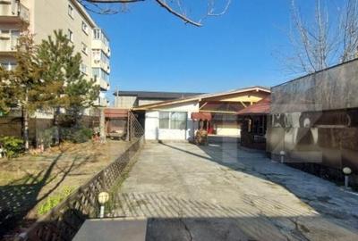 Spatiu Comercial cu 2 camere+beci, teren 400mp - 10