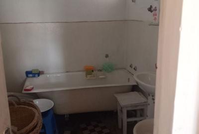 Casă cu 3 camere în 7 Noiembrie - 2