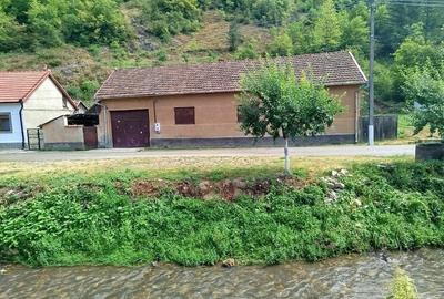 Casă cu Teren 728 Mp în Luncanii de Jos