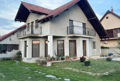 Casă cu Teren 800 Mp în Central