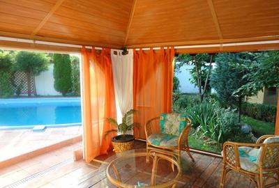 Vila piscina superba gradina matura cu iesire directa la padure - 9